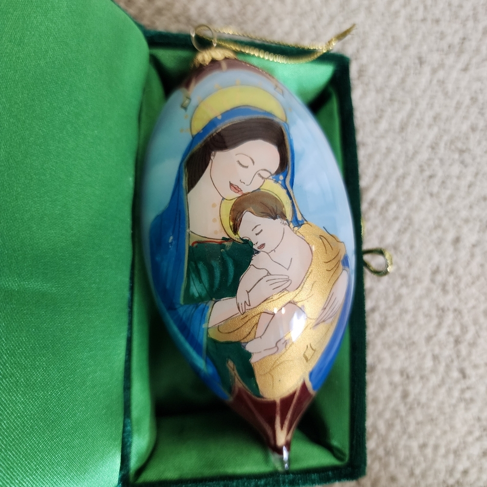 Li Bien "Mother Mary and Baby Jesus" Glass Ornament Hand Painted 2013 Keepsake